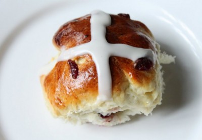 Hot Cross Buns with Powdered Sugar Glaze