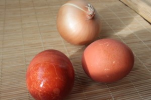 Natural Easter Egg Dyes - Yellow Onion